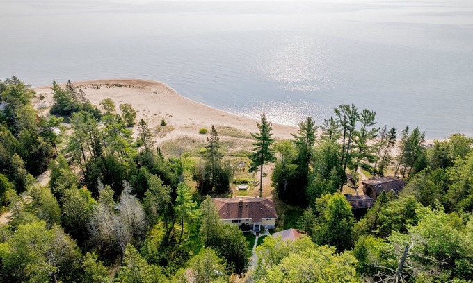 Manistique House | Sunny Side U.P.: Your Ultimate Summer Escape on Lake Michigan