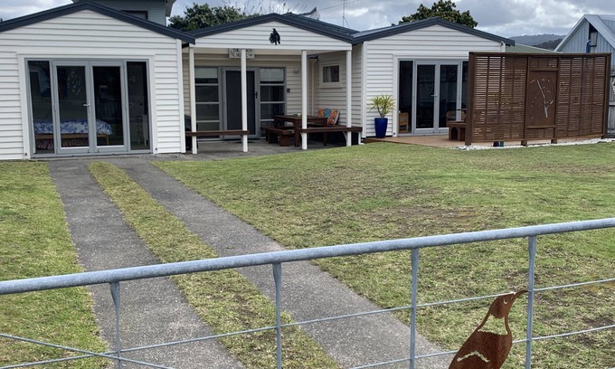 Whangamata House | Sunny, Spacious, 3 bedroom Beach Bach