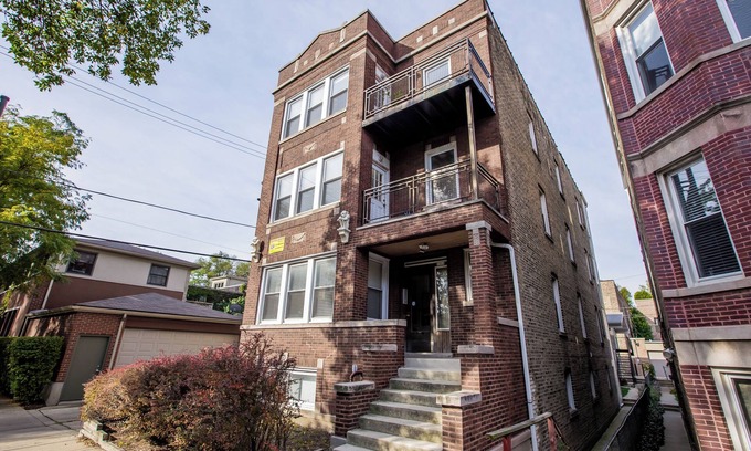 Bucktown Condo | Sunny & Spacious Bucktown 3Bd/2Ba w/Laundry