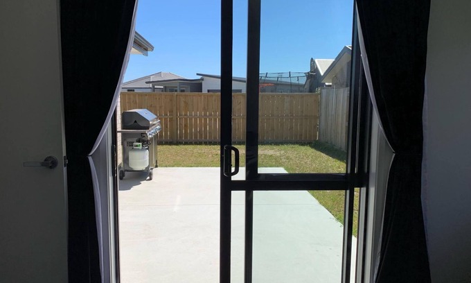 Papamoa Beach House | Sunny spacious home with great entertaining - Perfect for families