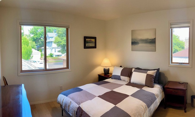 Sellwood-Moreland Apartment | Sunny, spacious, modern apartment offering country + urban life in hip Sellwood