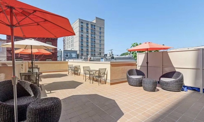 Union City Apartment | Sunny Stay 15mins from Times Square