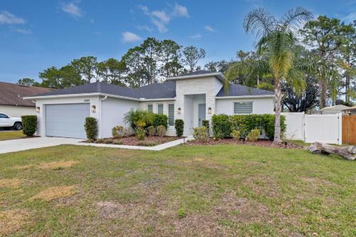 Wedgefield House | Sunny Stay Orlando Queen Room 4 with Shared Bath