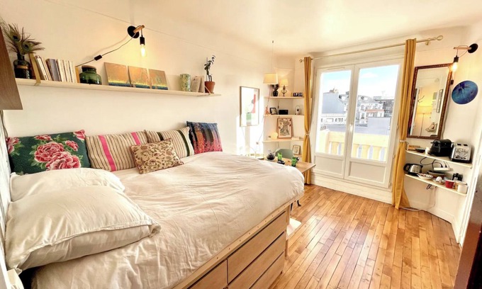 20th Arrondissement Apartment | Sunny Studio with Balcony & Panoramic View