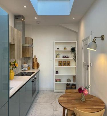 Brislington Apartment | Sunny Studio with Parking and Private Entrance