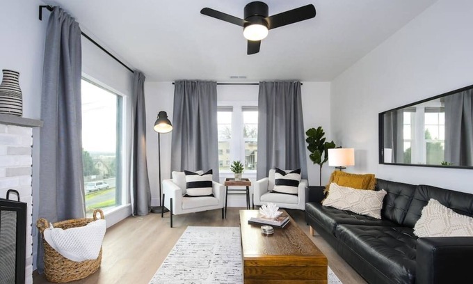 Camas Apartment | Sunny & stylish space in walkable neighborhood, 15min to pdx