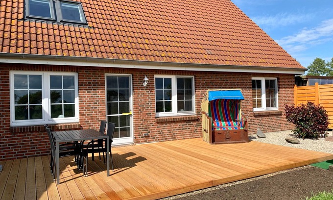 Albertsdorf Apartment | Sunny Sundblick accommodation with garden, terrace and wood-burning stove on Fehmarn