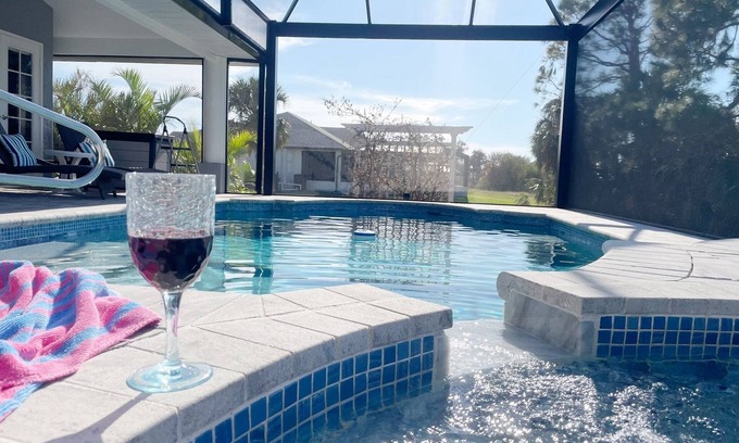 Pine Valley House | Sunny Suite Retreat! – 7 Bed, 4 Bath, FREE Heated Spa & Pool