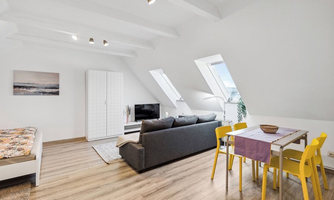 Cottbus Apartment | Sunny top floor in the Cottbus pedestrian zone