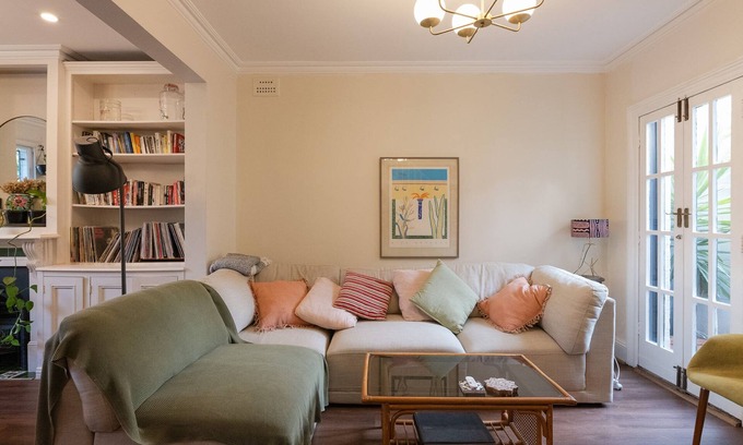 Newtown House | Sunny & Vibrant home in prime Newtown location