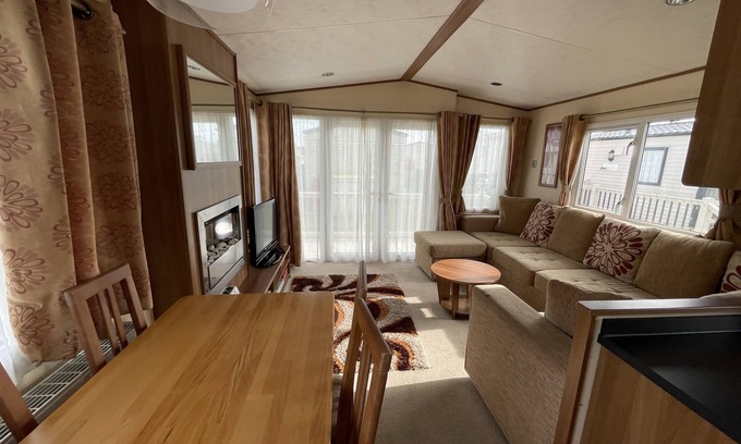 Dymchurch House | Sunny View - with wrap around decking (D/F)