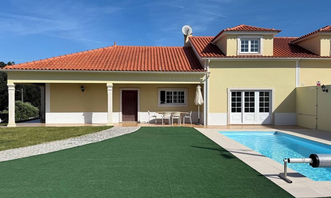Peniche Villa | Sunny villa with pool and garden 5mn from Baleal