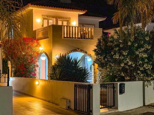 Pyla Villa | Sunny Villa with Hot Tub, Garden and 2 Bedrooms, 5 Minutes to the Beach