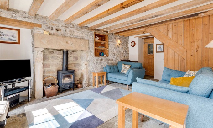 Tideswell House | Sunnylea - Two Bedroom House, Sleeps 4