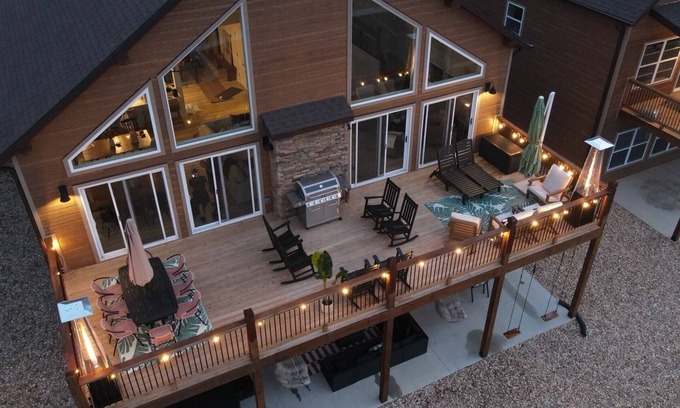 Kimberling City House | Sunnyside Haven- 7BR- Sleeps 22! Close to Silver Dollar City & Dogwood Canyon!