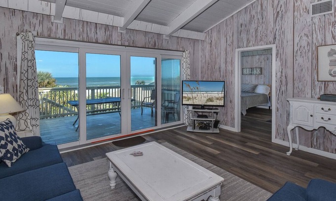 Sea Dunes Condo | Sunnyside Up Townhome at Sea Dunes - Ocean View & Next to Pool - B6 Up