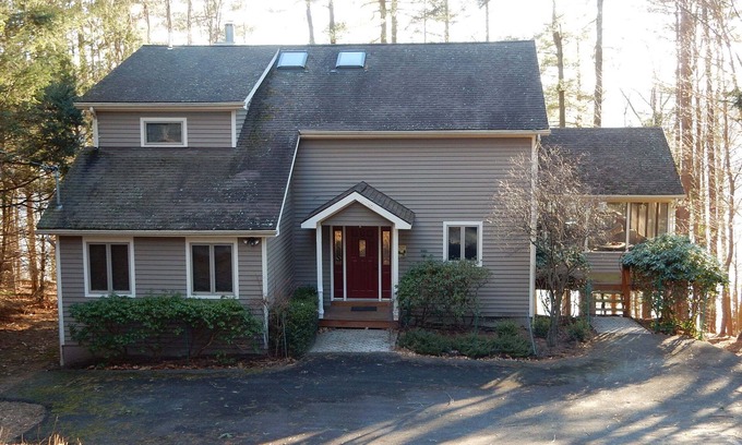 Paupack Ski Chalet | Sunnyview Lane Wallenpaupack Lakefront Chalet Spectacular Sunsets private dock
