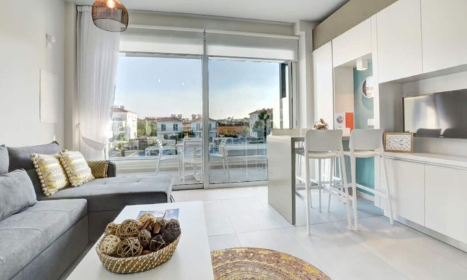 Kapparis Apartment | SunnyVillas: Suite Mythical*GYM*Swimming Pool*S10