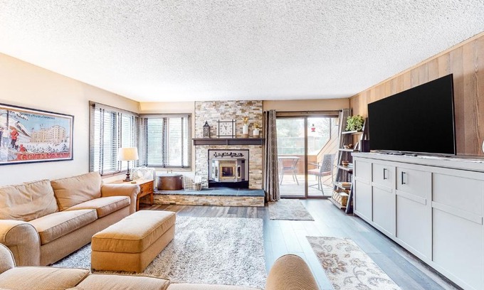 Mammoth Lakes Apartment | Sunrise 8