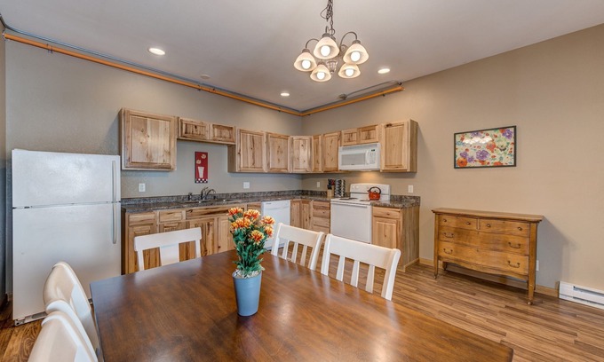 Pepin Condo | Sunrise Condo - Sunny Loft Bedrooms Near The Beach