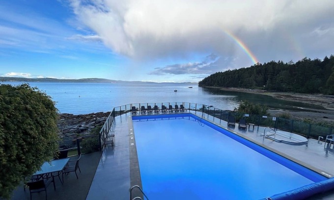 North Oyster Apartment | Sunrise Cove Apt at Inn of The Sea | Seaview, pool, hot tub