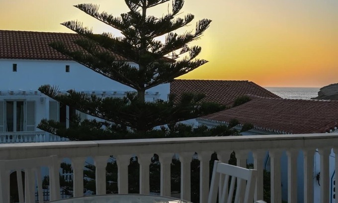 Paleopolis Apartment | Sunrise Getaway w Sea Views