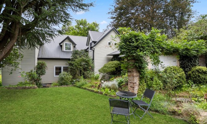 Hazelbrook House | Sunrise House