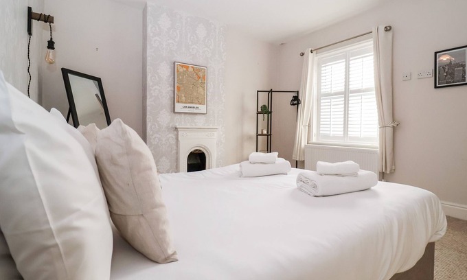 Lowestoft Cottage | Sunrise House