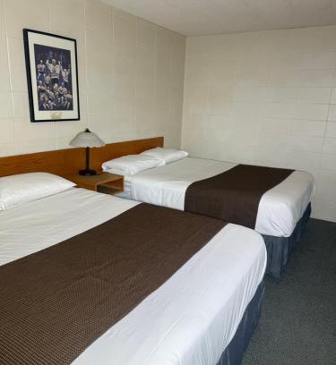 Consort Hotel | Sunrise Motel