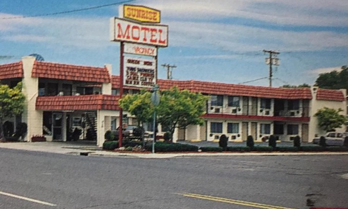 Sparks Hotel | Sunrise Motel