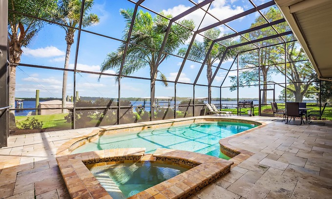 Lake Shore Estates House | SUNRISE ON LAKE TARPON 4 BED 3 BATH LAKE FRONT POOL HOME CLOSE TO BEACHES
