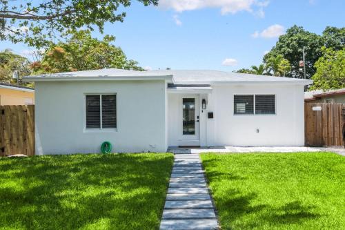 Lake Ridge House | Sunrise Palms - 10 Min to Beach