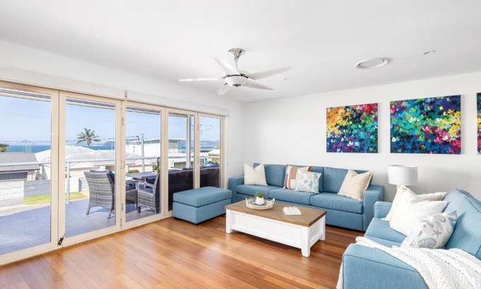 Salamander Bay House | Sunrise Serenity