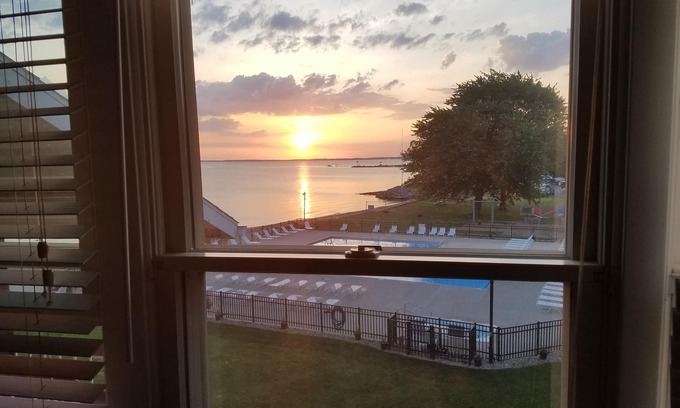Port Clinton Condo | Sunrise, Sunburn, Sunset.Repeat!