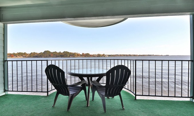 Seven Coves Condo | ☀️Sunrise View ⛱Waterfront Balcony❤️Lake Getaway❤️