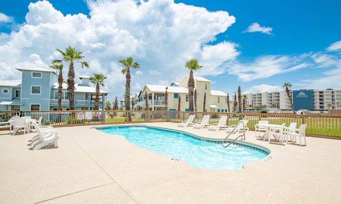 Port Aransas Condo | Sunrise Villa 207-Pool & Boardwalk to the beach- Couples Retreat