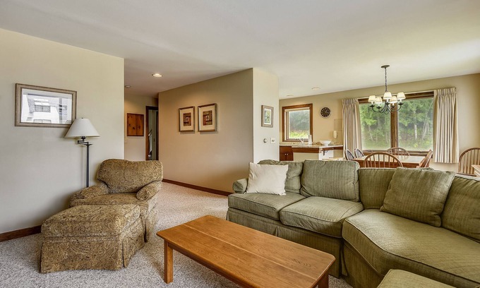 Central Vermont- Killington Condo | Sunrise West Glade K1 ski on ski off with a wonderful community sports center.