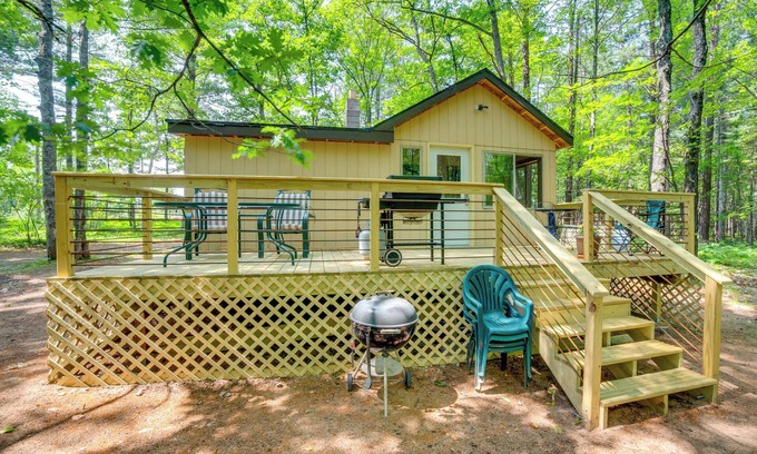 Marquette Cottage | Sunroom, Deck & Grills: Marquette Cottage!