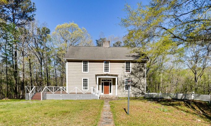 Tallassee House | Sunroom & Decks: Family Home in Tallassee!