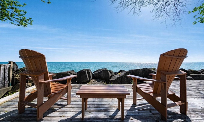 Leamington House | Sunroom Shores Lake Retreat Near Point Pelee
