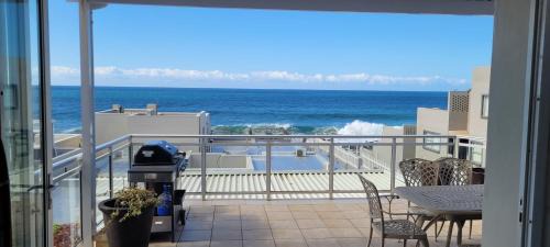 Ballito Apartment | Sunseaker- Beachfront complex with Inverter