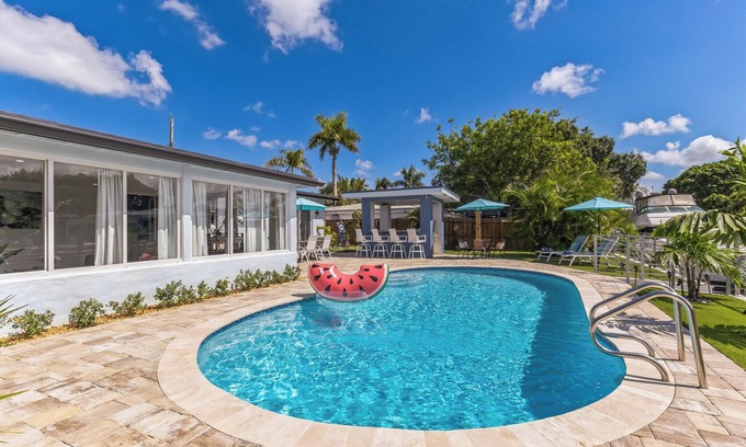 Fort Lauderdale House | SUNSEEKER PLACE - Beautiful Private Pool - Canal Views with access to the Ocean