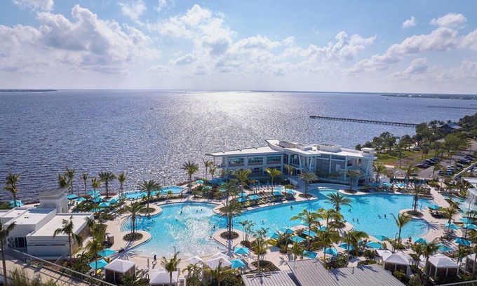 Charlotte Harbor Resort | Sunseeker Resort Florida Gulf Coast, Curio Collection Hilton