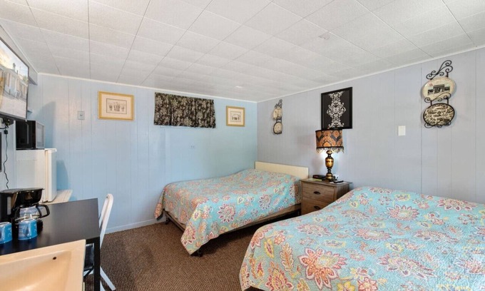 Hudson Hotel | Sunset Acres Motel - Room 2