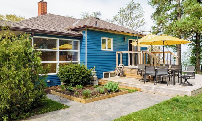 Dashwood Cottage | Sunset at SchadeView, Lake views! King Bed! Private Lake Access