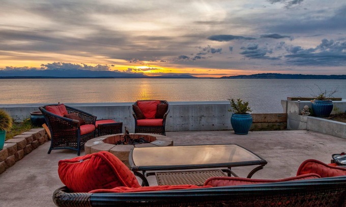 Maxwelton House | Sunset Beach Cottage - So.Whidbey Island. Langley, Kayak; Beachwalk, Clam, view