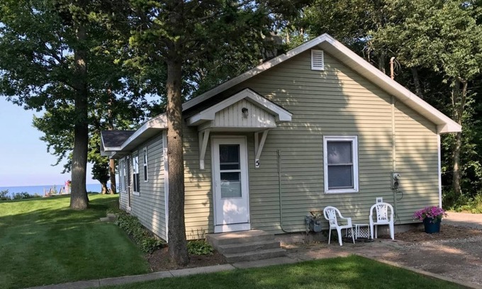 Muskegon Cottage | Sunset Beach Cottages #5 - Lake Michigan Shoreline