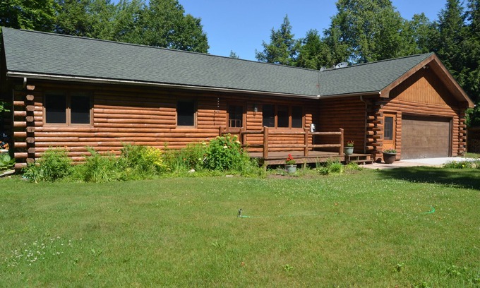 Manistique House | Sunset Beach - Log Home on Beautiful Indian Lake
