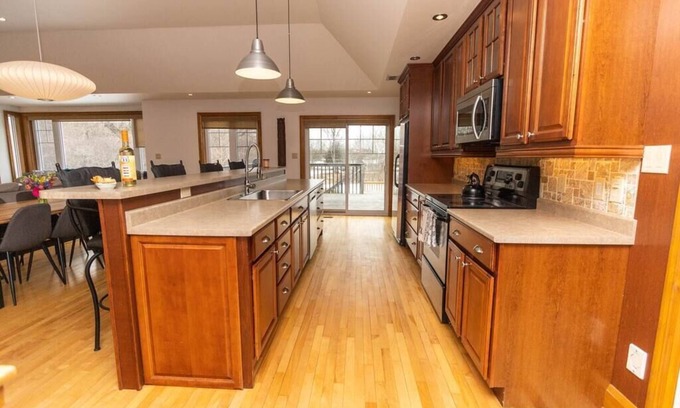 Wellington House | Sunset Beach - Waterfront, Hot Tub, Games Room