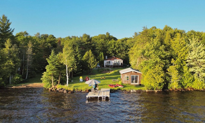 Utterson Cottage | Sunset Bliss Cottage with Lake